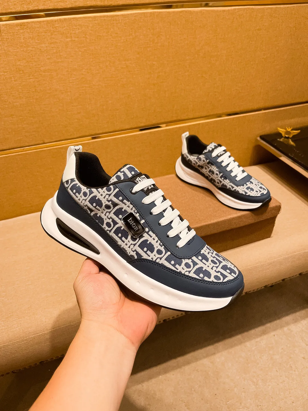 🚘🚘Factory batch 440 💰[Dior]🔥 High-end men's shoes brand official website 1:1 latest masterpiece: the upper is made of mercerized fabric imported from Italy with a comfortable and breathable lining➕original non-slip and wear-resistant outsole🔥, making walking more convenient and comfortable! An exclusive new model, a stunning work, a beautiful 1:1 replica [color] compared to the official quality! Create a fashionable personality to set off your uniqueness! A must-have for trendy men! Classic🔥Size: 38-44 Color: 🔥 2⃣️ colors available🔥